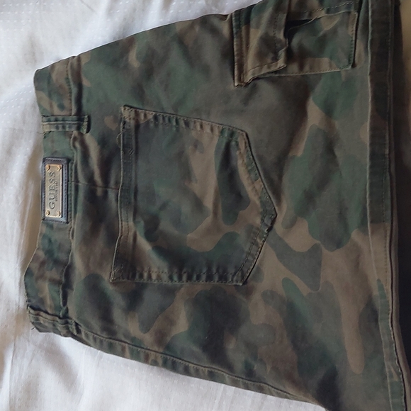 Guess camouflage shorts - Picture 2 of 3